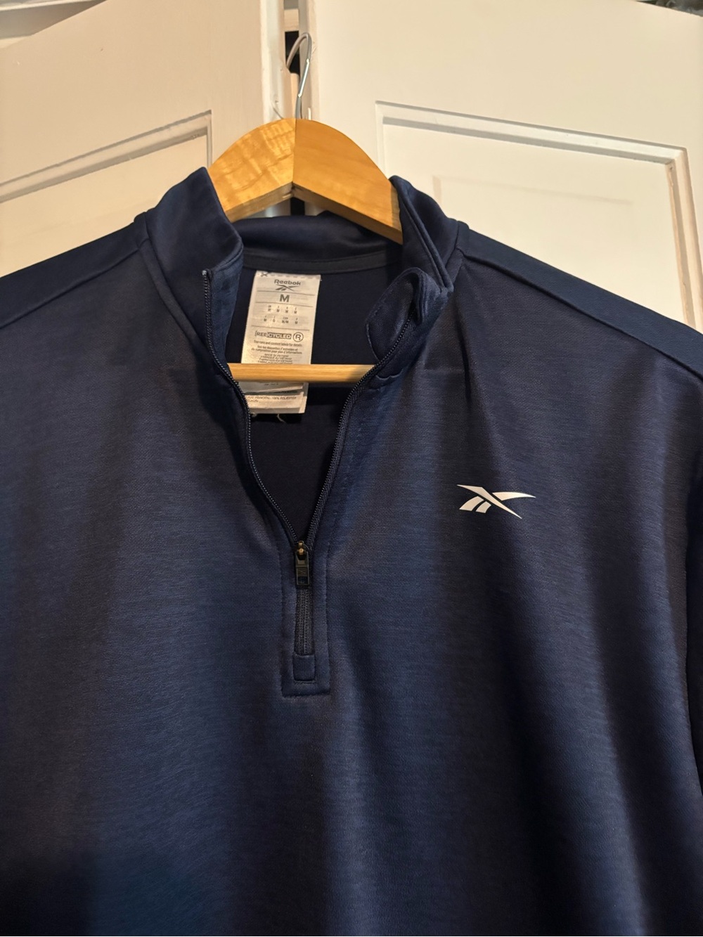 Reebok Pullover - Picture 2 of 3